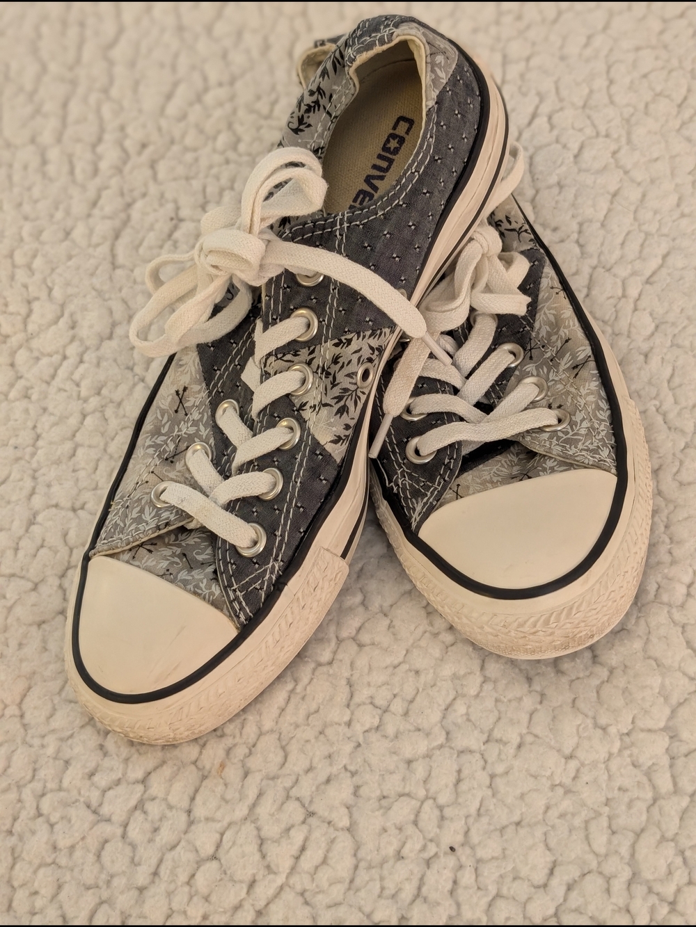 Great Condition: Converse Chuck Taylor All Star Foliage Women 7
